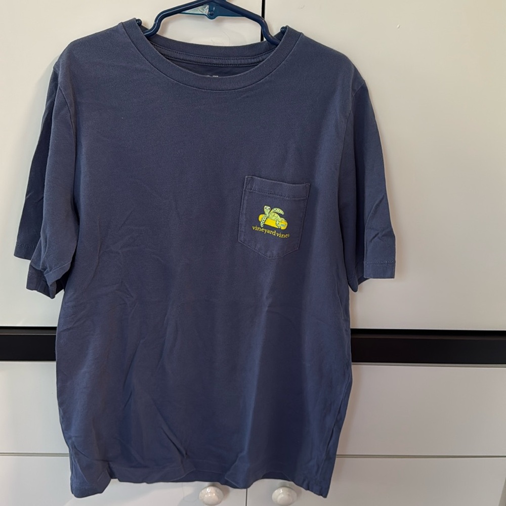 Vineyard Vines tshirt